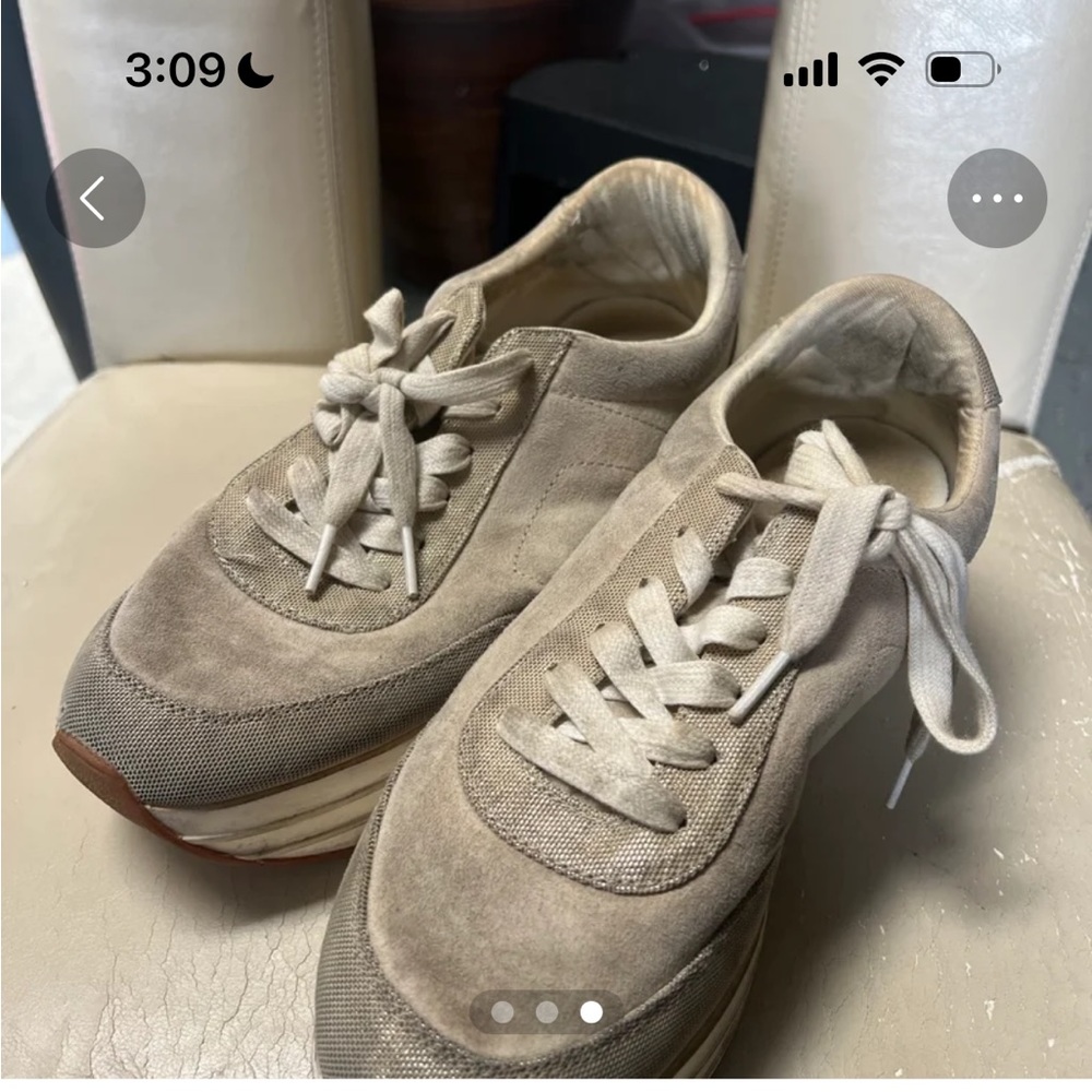 Gold tennis Shoes